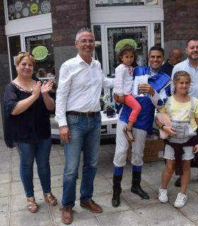 El público se entusiasma con el espectáculo de la Primera Carrera de Caballos sobre asfalto en Gáldar · foto 5