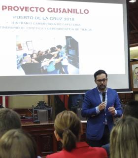 Puerto de La Cruz: Veintidós jóvenes del Proyecto Gusanillo terminan sus estudios en hostelería y estética · foto 8