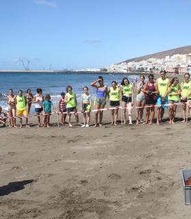 El Cabildo de Fuerteventura devuelve al mar en Gran Tarajal una tortuga rescatada en 2017 · foto 1