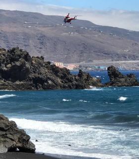 Arafo cierra al baño Playa de Lima por un vertido de hidrocarburos en Candelaria · foto 1