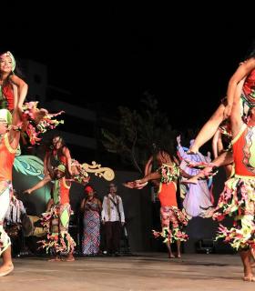 El Festival de los Pueblos hace vibrar la bahía de El Médano en su 25 aniversario · foto 6