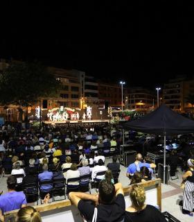 El Festival de los Pueblos hace vibrar la bahía de El Médano en su 25 aniversario · foto 1