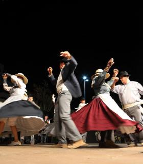 El Festival de los Pueblos hace vibrar la bahía de El Médano en su 25 aniversario · foto 8