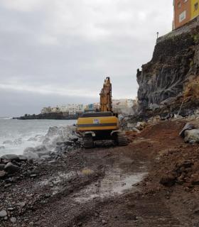 El Ayuntamiento portuense trabaja en las cuatro cuevas de la calle Tegueste · foto 2