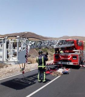 Herido un conductor tras despeñarse por un barranco y salir despedido en Tenerife · foto 1