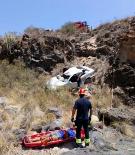 Herido un conductor tras despeñarse por un barranco y salir despedido en Tenerife · foto 2