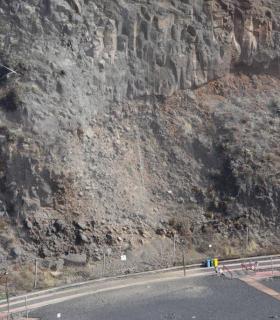 Tacoronte: La playa de La Arena permanecerá abierta parcialmente, y solo de 11 a 20.30 horas, hasta que se revisen y reparen los sistemas de seguridad afectados por un desprendimiento · foto 3