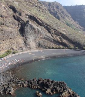Tacoronte: La playa de La Arena permanecerá abierta parcialmente, y solo de 11 a 20.30 horas, hasta que se revisen y reparen los sistemas de seguridad afectados por un desprendimiento · foto 4
