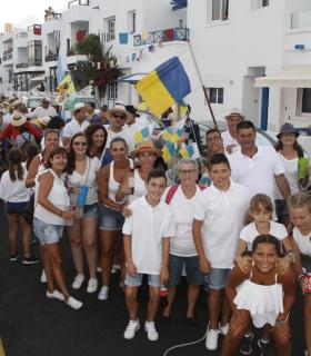 Haría: Punta Mujeres se echó a la calle en una de las romerías más participativas · foto 1