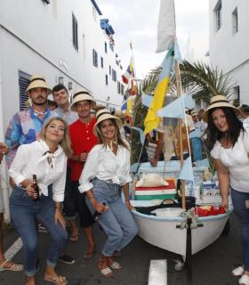 Haría: Punta Mujeres se echó a la calle en una de las romerías más participativas · foto 13