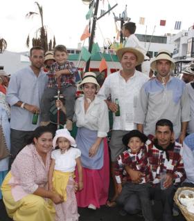 Haría: Punta Mujeres se echó a la calle en una de las romerías más participativas · foto 15