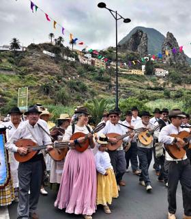 El Paseo Romero recorrió Hermigua al son de chácaras y tambores · foto 2