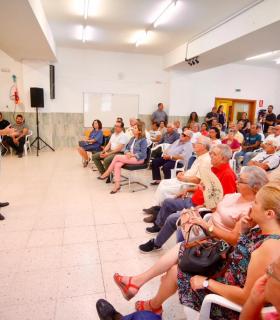 Hidalgo mantiene un encuentro con los vecinos del Cono Sur para darles a conocer los proyectos con que relanzar la economía y oportunidades del distrito · foto 1