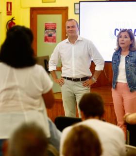 Hidalgo mantiene un encuentro con los vecinos del Cono Sur para darles a conocer los proyectos con que relanzar la economía y oportunidades del distrito · foto 2