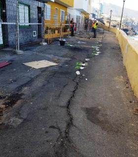 Las obras de la Calle Tegueste sufren un revés de estabilidad, lo que obliga al ayuntamiento del Puerto de la Cruz a desalojar 11 viviendas y a 21 vecinos, que serán realojados en viviendas sufragadas por la propia administración · foto 2