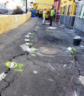Las obras de la Calle Tegueste sufren un revés de estabilidad, lo que obliga al ayuntamiento del Puerto de la Cruz a desalojar 11 viviendas y a 21 vecinos, que serán realojados en viviendas sufragadas por la propia administración · foto 1