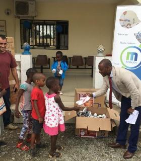 Deporte, solidaridad y reciclaje se vuelven a unir en Lanzarote para que más de 380 jóvenes y varias ONG de los barrios más desfavorecidos de Guinea Ecuatorial reciban sus zapatillas solidarias · foto 4