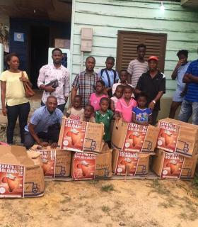 Deporte, solidaridad y reciclaje se vuelven a unir en Lanzarote para que más de 380 jóvenes y varias ONG de los barrios más desfavorecidos de Guinea Ecuatorial reciban sus zapatillas solidarias · foto 6