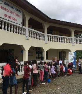 Deporte, solidaridad y reciclaje se vuelven a unir en Lanzarote para que más de 380 jóvenes y varias ONG de los barrios más desfavorecidos de Guinea Ecuatorial reciban sus zapatillas solidarias · foto 3