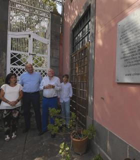 Las Palmas de Gran Canaria: Hidalgo descubre la placa en homenaje al exalcalde López Botas en el 150 aniversario de la revolución La Gloriosa · foto 1