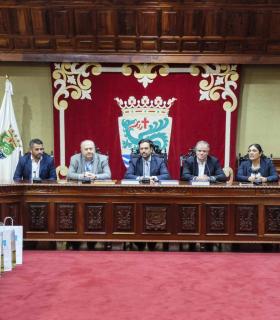 El Ayuntamiento portuense recibe a las selecciones del Mundial de Baloncesto Femenino · foto 5