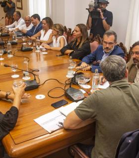 El presidente del Gobierno de Canarias pide una respuesta solidaria a las autonomías para atender a los menores migrantes no acompañados · foto 3