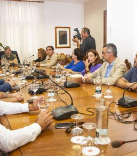 El presidente del Gobierno de Canarias pide una respuesta solidaria a las autonomías para atender a los menores migrantes no acompañados · foto 2