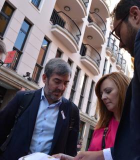 Fernando Clavijo destaca el papel del FDCAN en la promoción del pequeño y mediano comercio palmero · foto 1