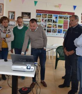 El Ayuntamiento de Gáldar y la Asociación Montaña El Agua acuerdan para Caideros las mejoras de su entorno y el embellecimiento del barrio · foto 1