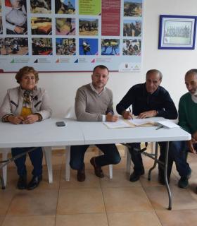 El Ayuntamiento de Gáldar y la Asociación Montaña El Agua acuerdan para Caideros las mejoras de su entorno y el embellecimiento del barrio · foto 2