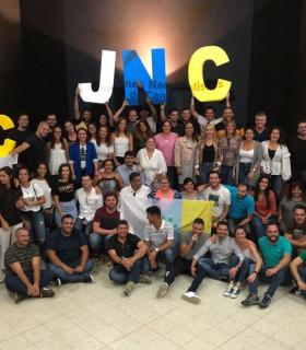 Los JNC izan la primera bandera tricolor con ocho estrellas verdes en el 54 aniversario de la bandera nacional · foto 2