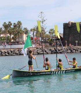 El Club de Remo Itxaso Atlántico de Fuerteventura gana la VII Regata de Bateles en Caleta de Fuste · foto 3