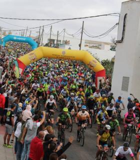 1.300 ciclistas toman salida desde Antigua en la XII edición FudeNaS · foto 3