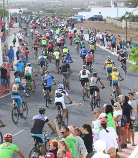 1.300 ciclistas toman salida desde Antigua en la XII edición FudeNaS · foto 1