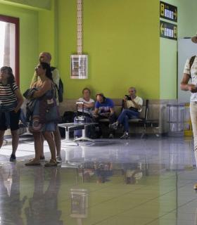 Allende reclama a AENA que “abra los ojos” y reconozca el crecimiento espectacular del Aeropuerto de El Hierro · foto 1