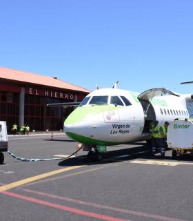 Allende reclama a AENA que “abra los ojos” y reconozca el crecimiento espectacular del Aeropuerto de El Hierro · foto 2