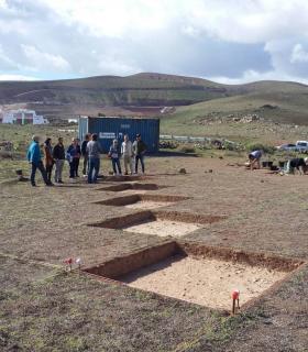 El Cabildo de Lanzarote organiza nuevas visitas a los dos yacimientos arqueológicos y museos vivos de la historia de Lanzarote, donde recientemente se han retomado las excavaciones · foto 1