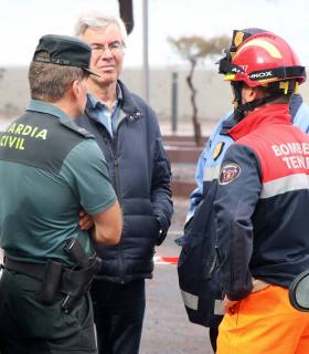 El temporal marítimo provoca daños en las infraestructuras costeras tacoronteras y obliga a desalojar parte de un edificio en Mesa del Mar · foto 8