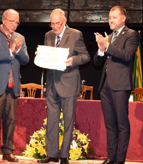 Sebastián Monzón Suárez, distinguido como Memorialista en el Teatro Consistorial de Gáldar · foto 7