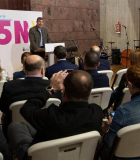 Clavijo remarca el “compromiso absoluto” del Gobierno canario para erradicar la violencia machista · foto 2