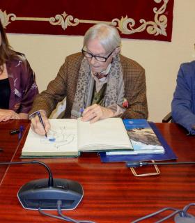 Pepe Dámaso conoce en El Hierro el proyecto de Casa Museo que albergará su obra · foto 3