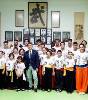 Santa Cruz de Tenerife: El alcalde reconoce a la Escuela Siming por su éxito en el torneo de Artes Marciales Chinas · foto 1