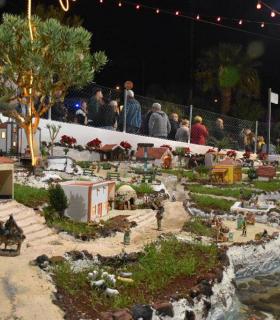 La familia de Domingo López perpetúa su legado y confecciona el popular belén de El Chorrillo · foto 4