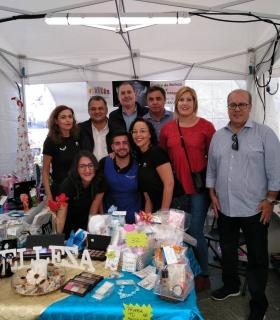 El alcalde de La Laguna apoya al sector comercial de la Comarca Nordeste en la I Feria de Navidad que se celebra en Valle Guerra · foto 1