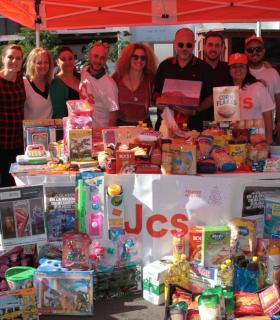 Jóvenes Cs Canarias agradece la implicación y la colaboración de los canarios que se han sumado a su campaña de recogida de juguetes y comida · foto 3