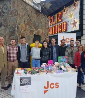 Jóvenes Cs Canarias agradece la implicación y la colaboración de los canarios que se han sumado a su campaña de recogida de juguetes y comida · foto 1