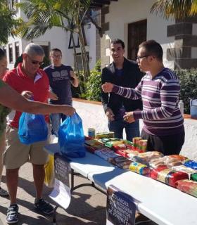 Jóvenes Cs Canarias agradece la implicación y la colaboración de los canarios que se han sumado a su campaña de recogida de juguetes y comida · foto 2