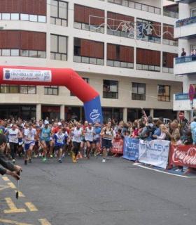 Granadilla de Abona: Deportes despide el año con la San Silvestre Medanera que cuenta con alrededor de 300 inscritos · foto 2