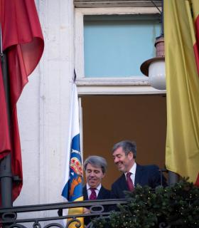 Fernando Clavijo y Ángel Garrido inician la cuenta atrás de las Campanadas Canarias en la Puerta del Sol · foto 1