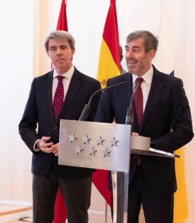 Fernando Clavijo y Ángel Garrido inician la cuenta atrás de las Campanadas Canarias en la Puerta del Sol · foto 3